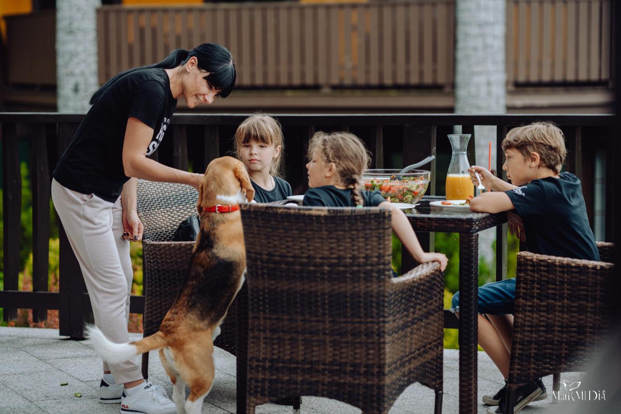 Norweska Dolina Family&Pet-Friendly Resort Szklarska Poręba Esterno foto A family at the hotel